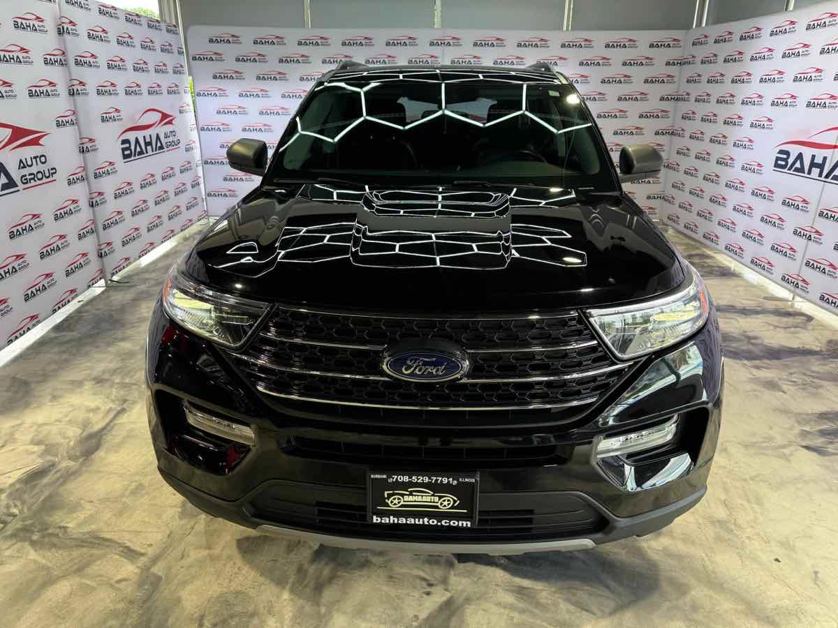 Used 2023 Ford Explorer XLT w/ Equipment Group 202A AWD/4WD image 4