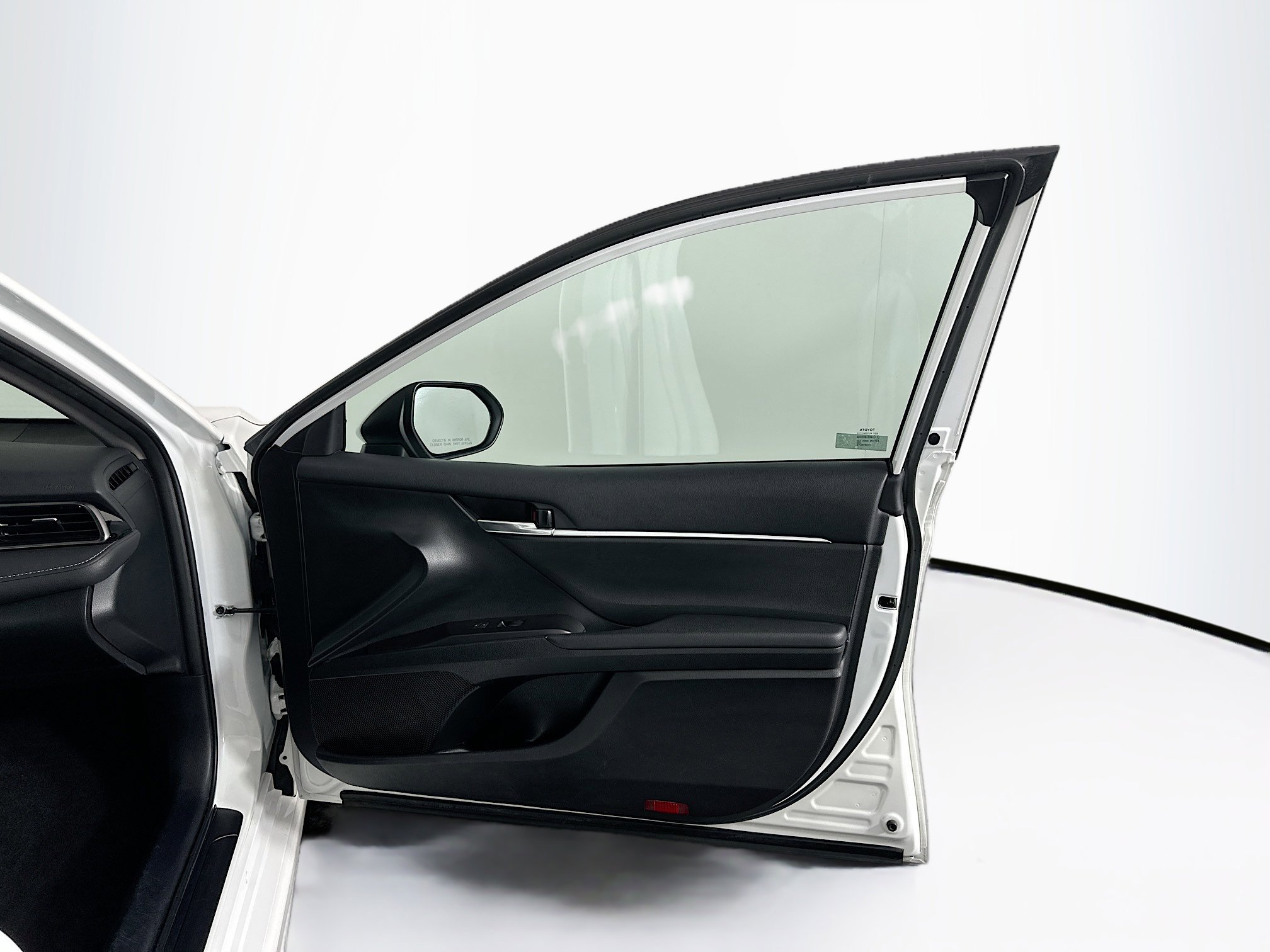 Used 2024 Toyota Camry SE image 30