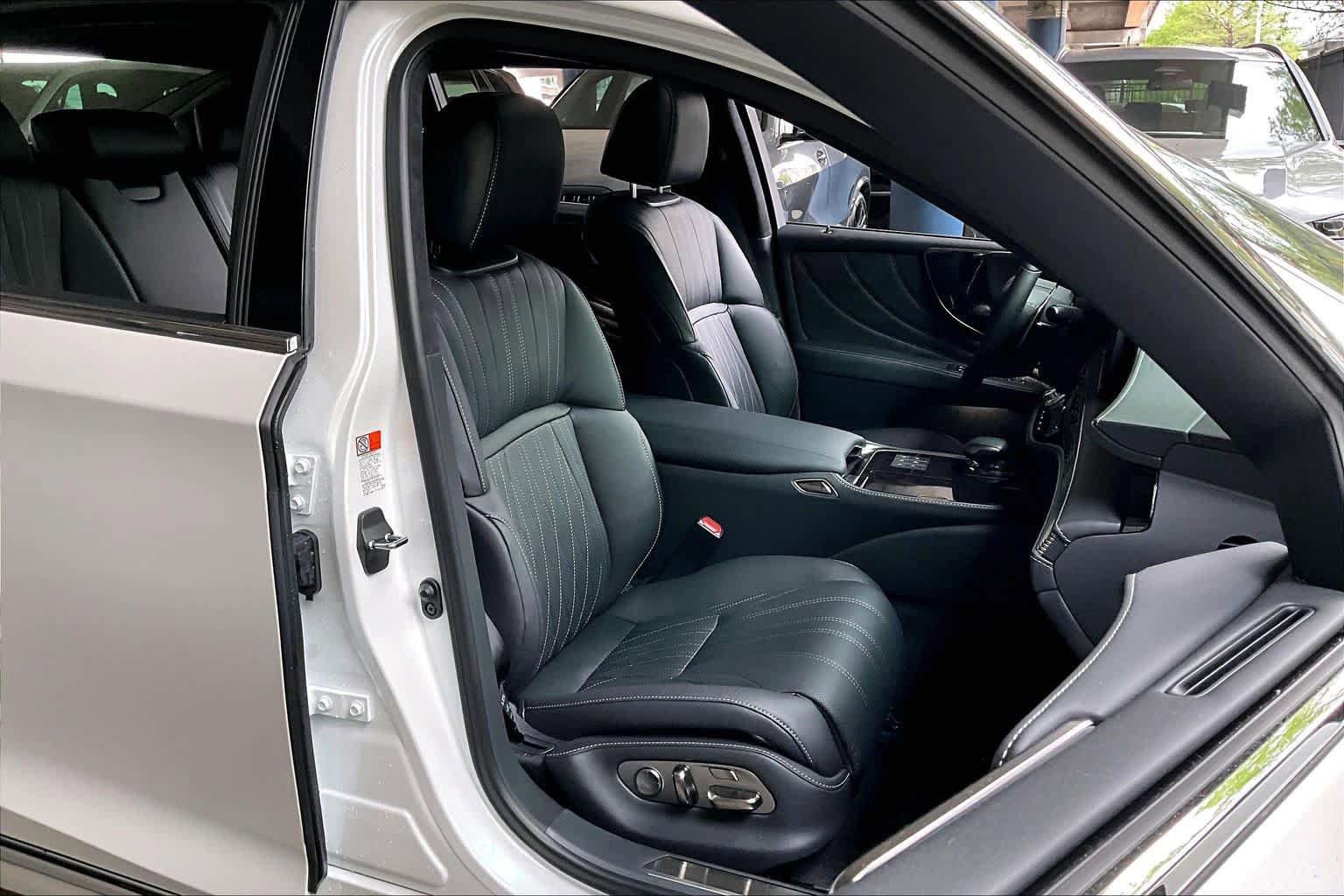 Used 2023 Lexus LS 500 AWD w/ Luxury Package image 8