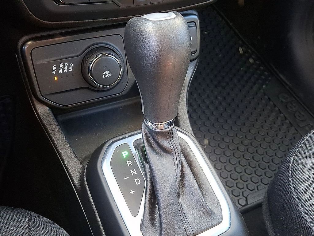 Used 2023 Jeep Renegade Latitude AWD/4WD image 14