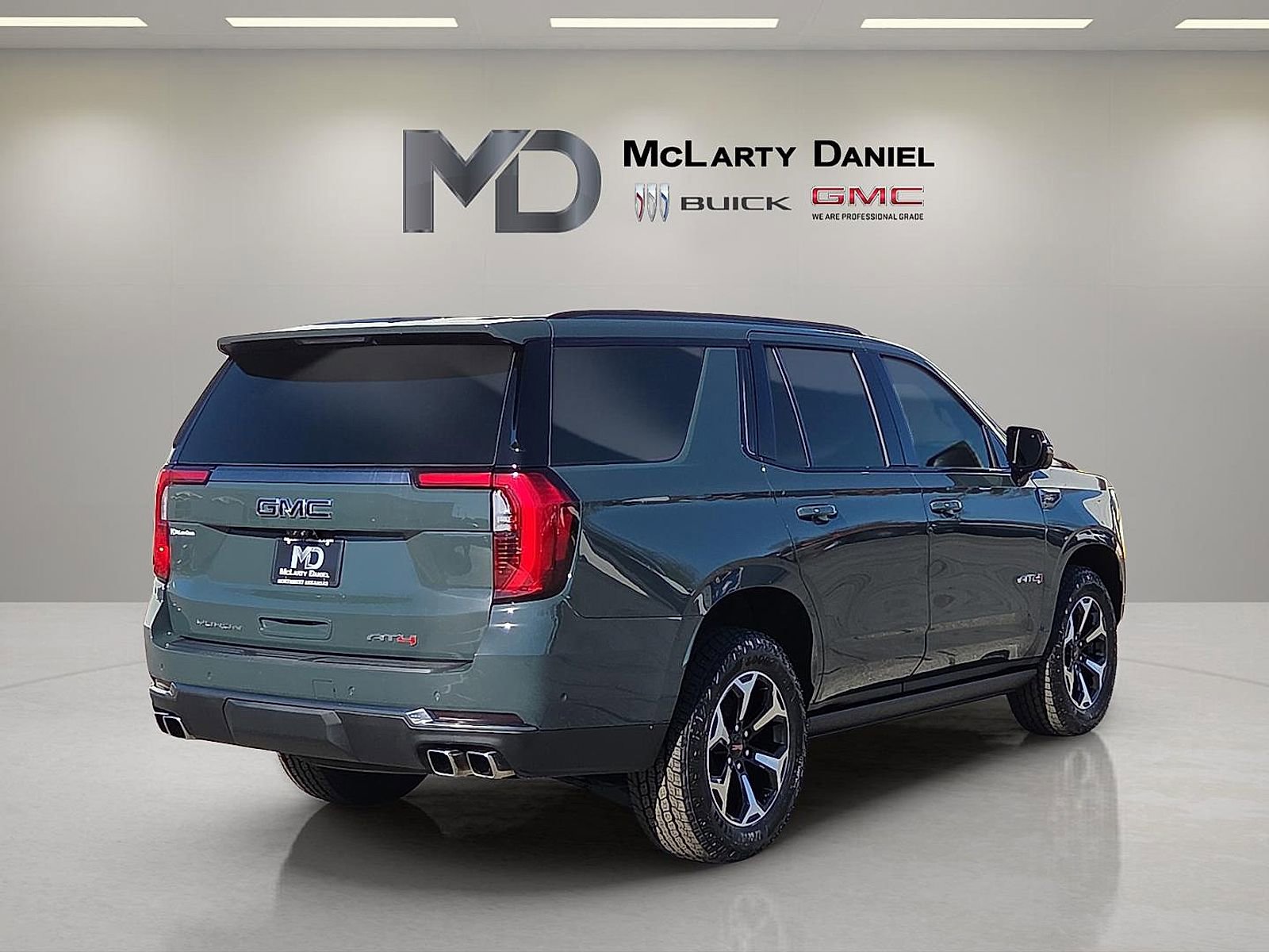 Used 2025 GMC Yukon AT4 w/ AT4 Premium Plus Package image 5