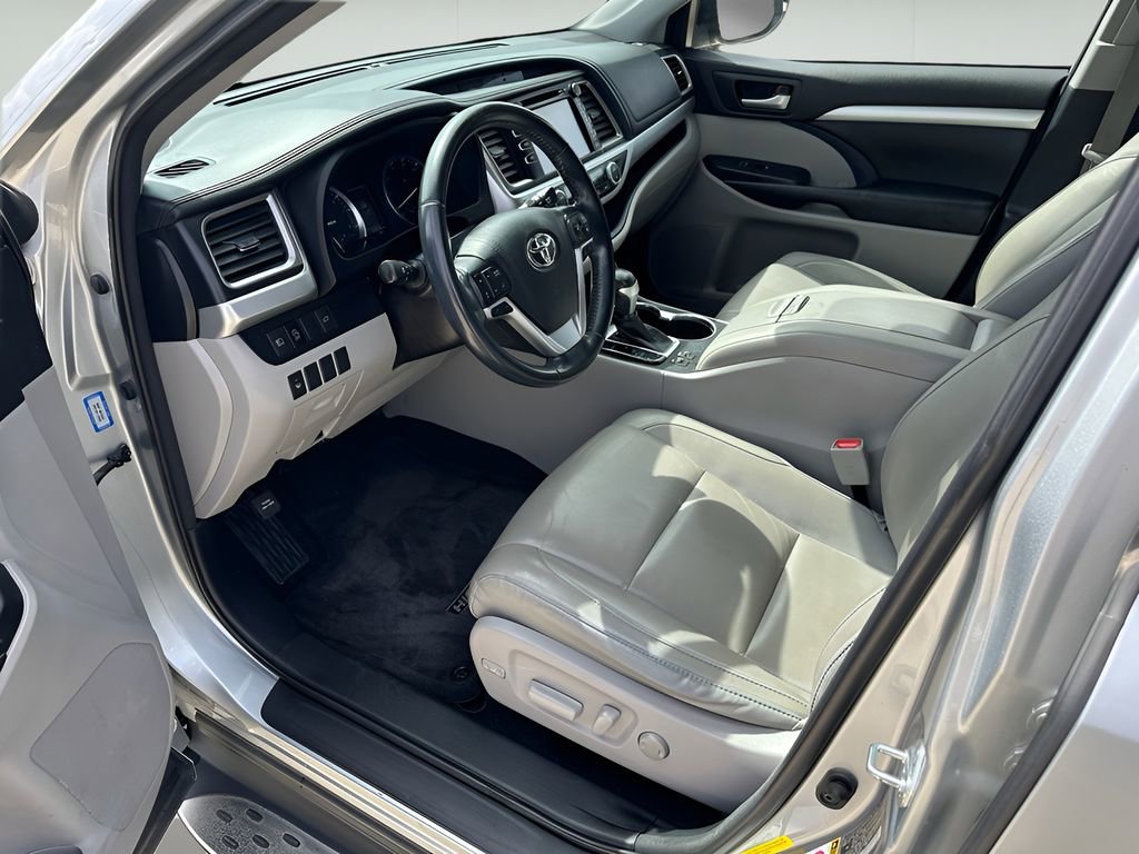 Used 2018 Toyota Highlander XLE image 10