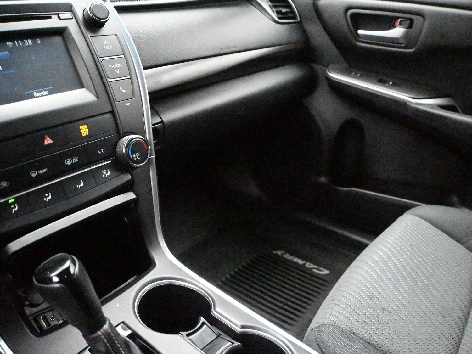 Used 2015 Toyota Camry LE FWD image 4