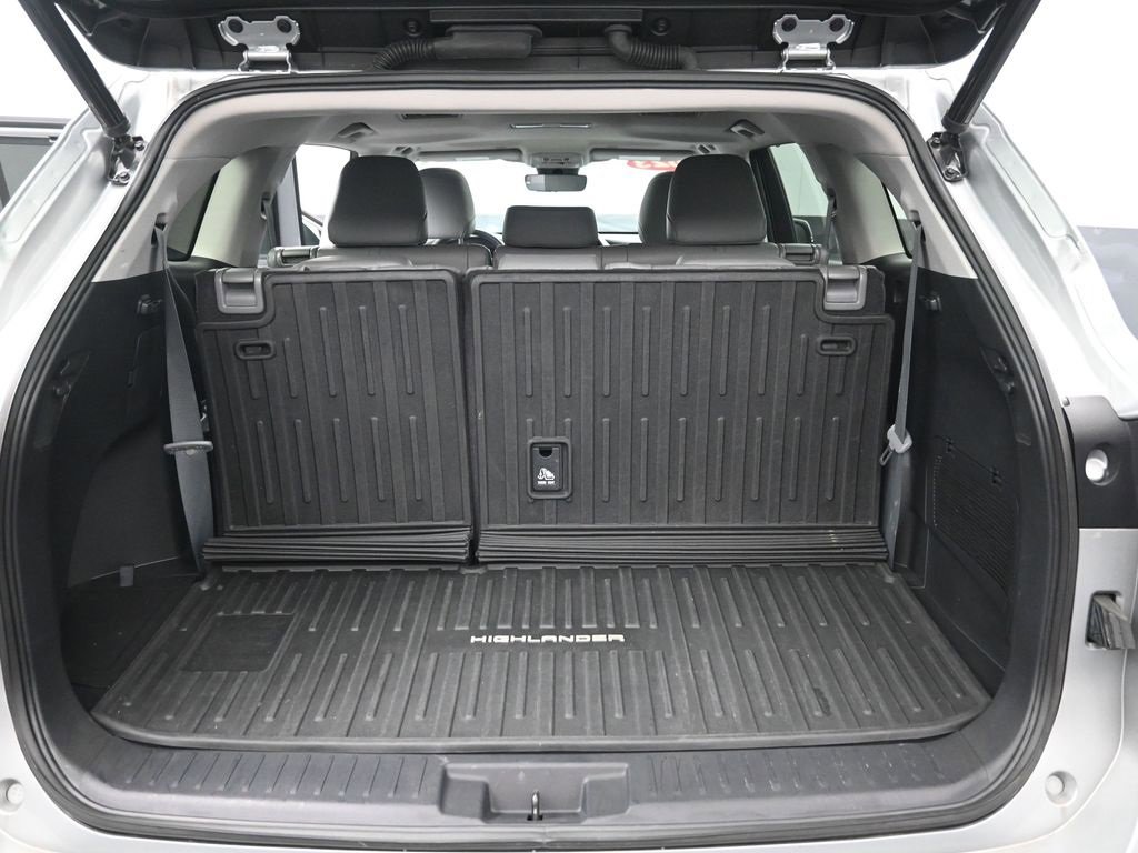 Used 2023 Toyota Highlander XLE image 36