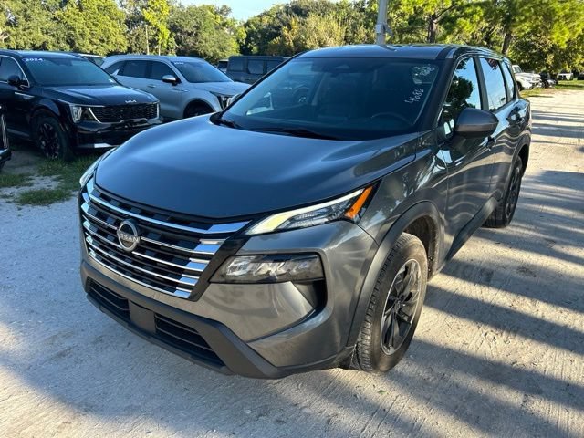 Used 2024 Nissan Rogue SV FWD image 2