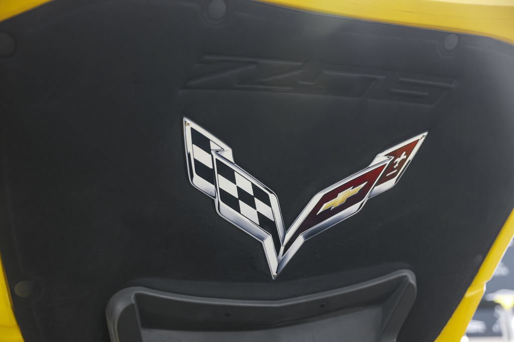 Used 2016 Chevrolet Corvette Z06 w/ 3LZ Preferred Equipment Group RWD image 18