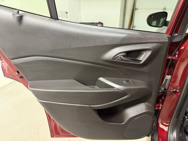 Certified 2025 Chevrolet Trax RS w/ Driver Confidence Package image 21