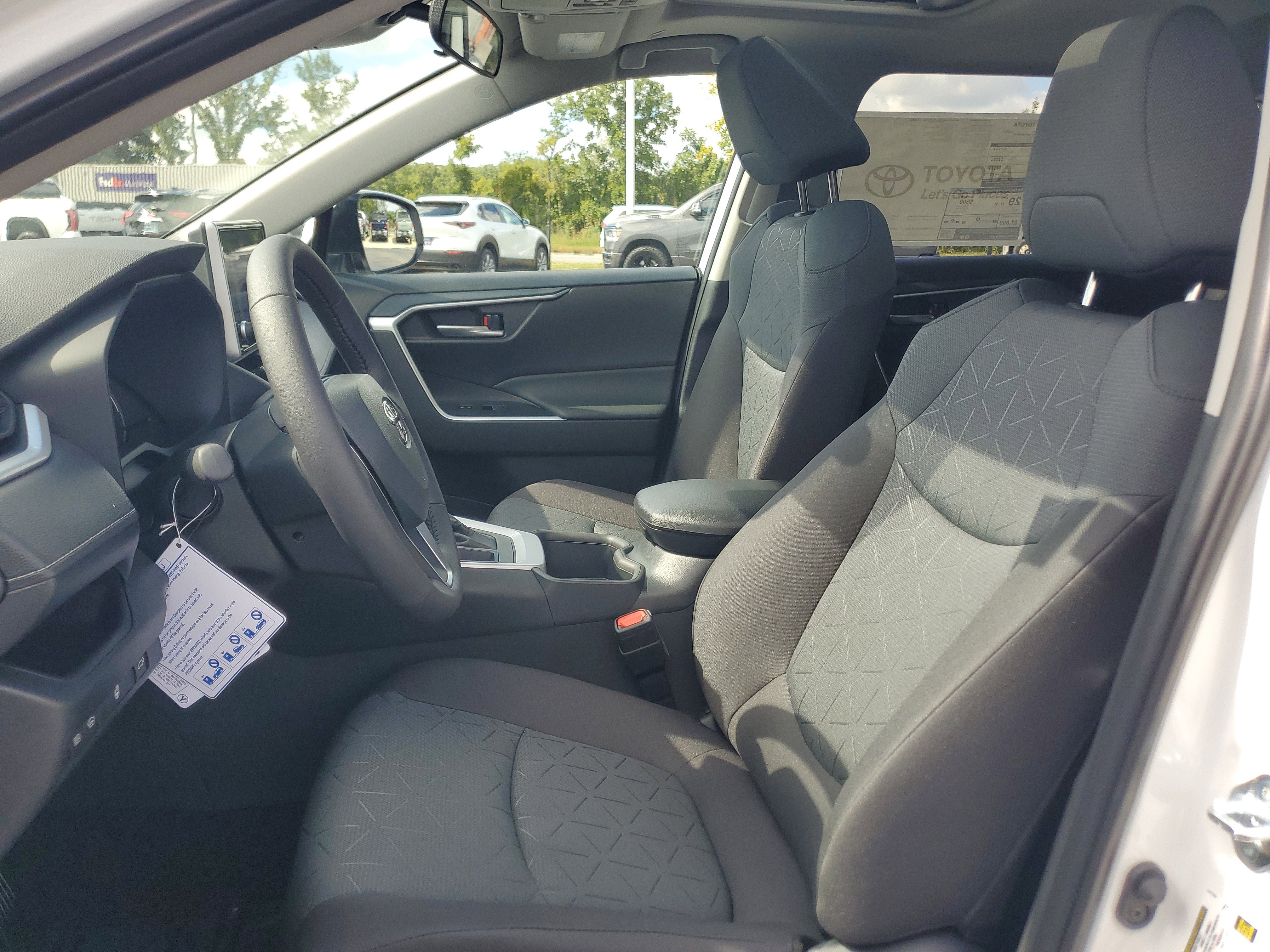 Used 2025 Toyota RAV4 XLE image 18