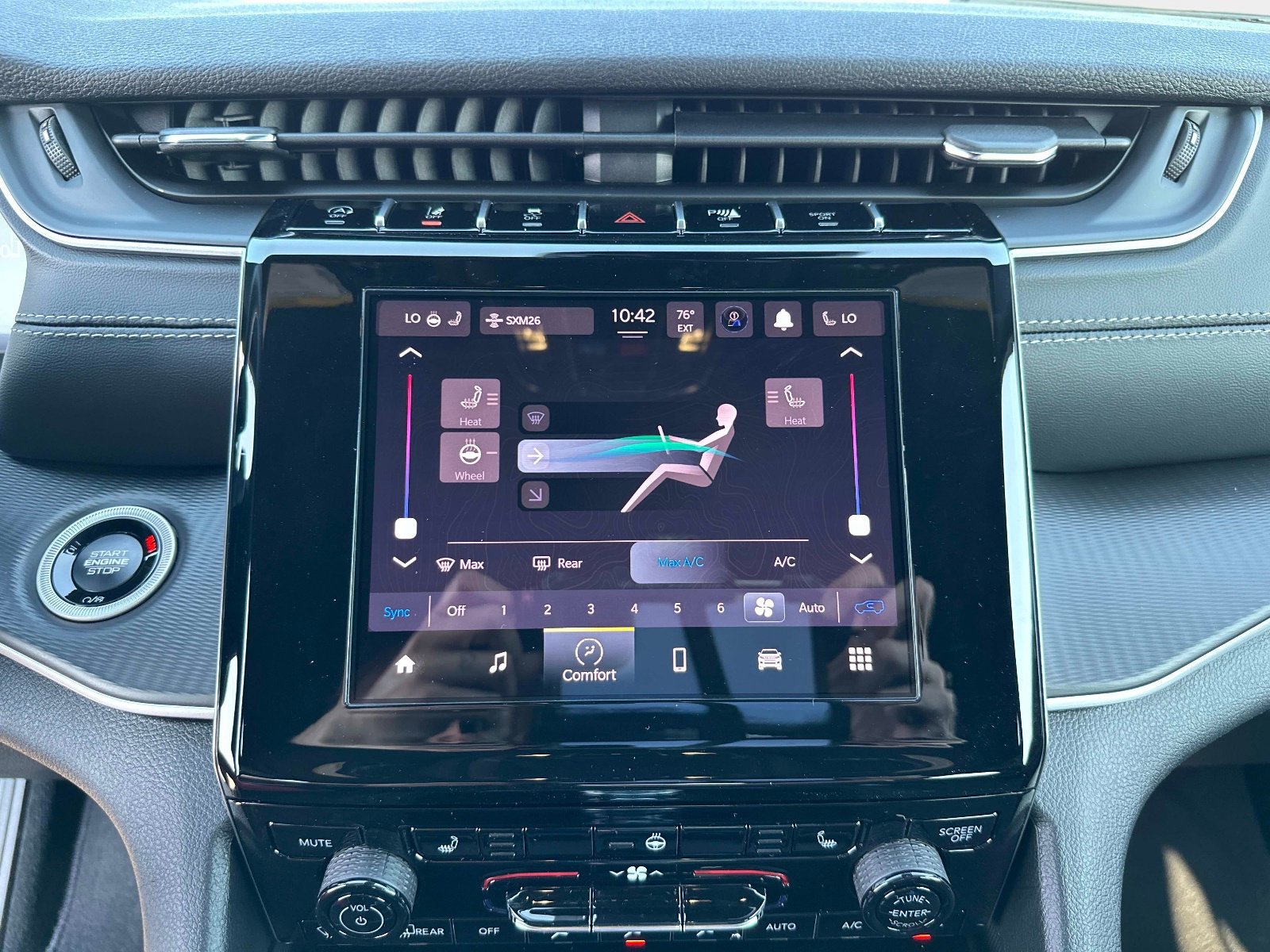 New 2025 Jeep Grand Cherokee Altitude AWD/4WD image 24