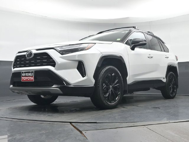 Certified 2025 Toyota RAV4 XSE w/ Weather Package AWD/4WD image 32