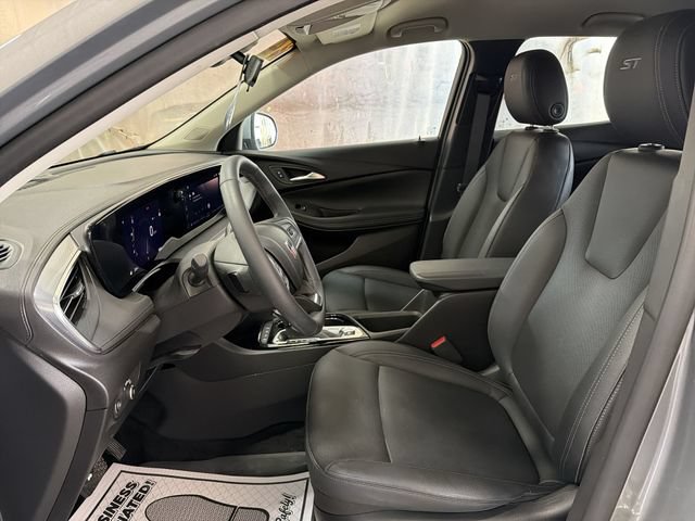 Certified 2024 Buick Encore GX Sport Touring w/ Comfort Package AWD/4WD image 11