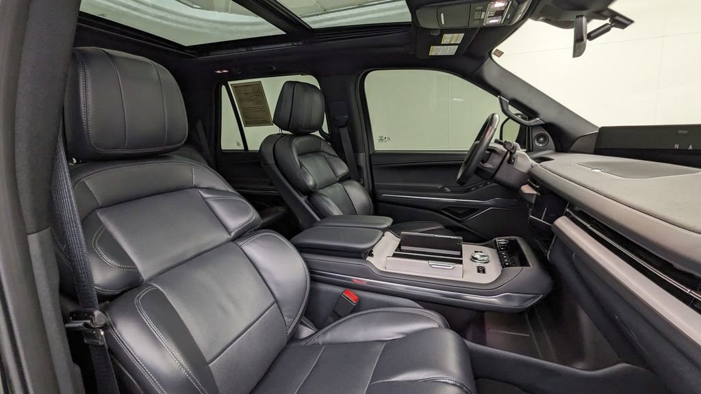 Used 2025 Lincoln Navigator Reserve w/ Jet Appearance Package image 44