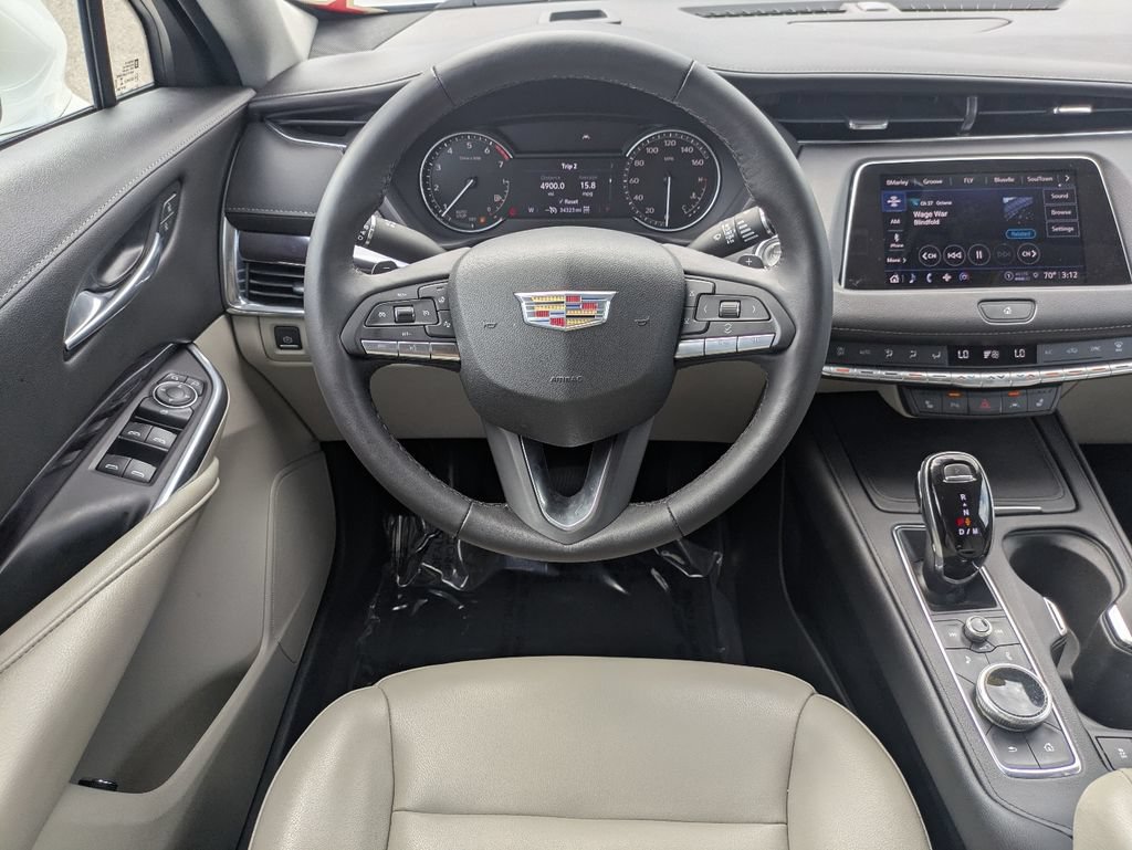 Used 2022 Cadillac XT4 Luxury w/ Cold Weather Package AWD/4WD image 16