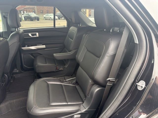 Used 2024 Ford Explorer XLT w/ Equipment Group 202A AWD/4WD image 9