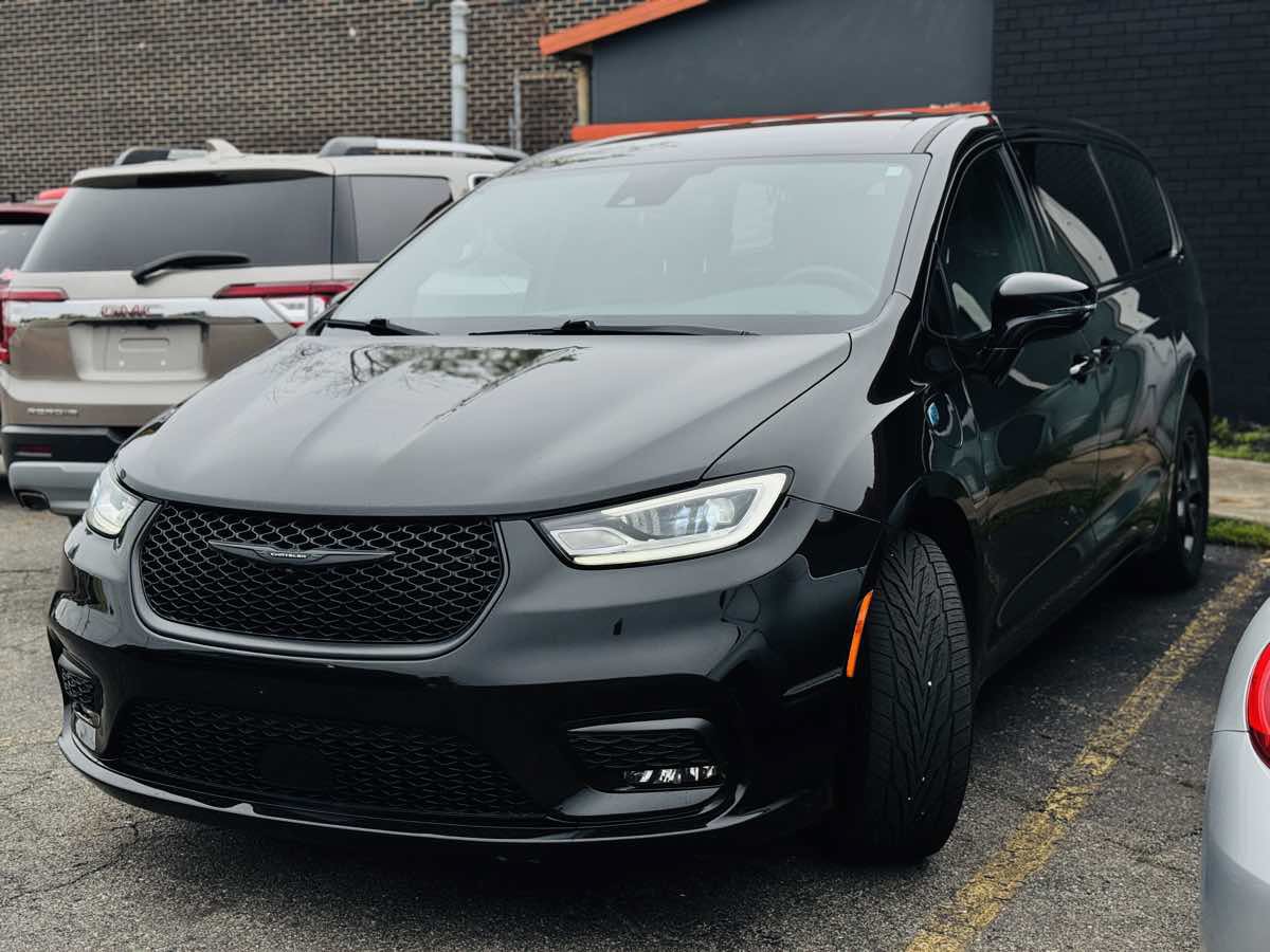 Used 2022 Chrysler Pacifica Touring-L w/ S Appearance Package FWD image 11
