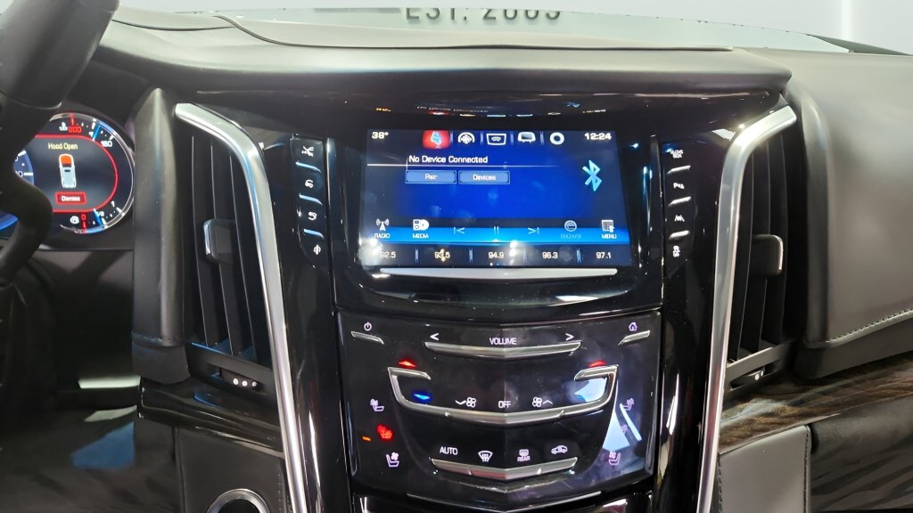 Used 2016 Cadillac Escalade Platinum image 31