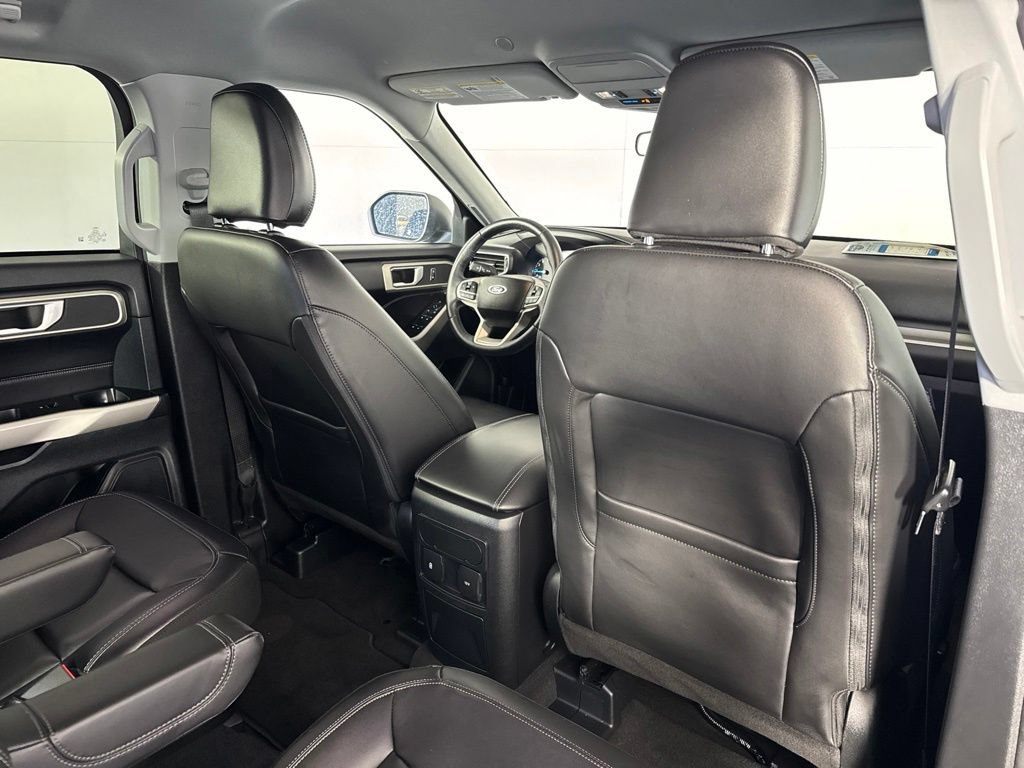 Used 2023 Ford Explorer XLT w/ Equipment Group 202A AWD/4WD image 40