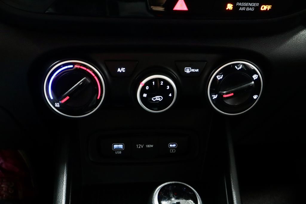Certified 2025 Hyundai Venue SE FWD image 29