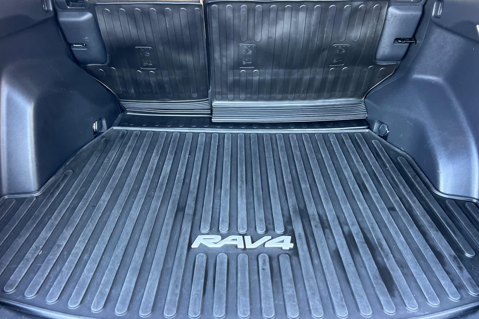 Used 2023 Toyota RAV4 LE AWD/4WD image 16
