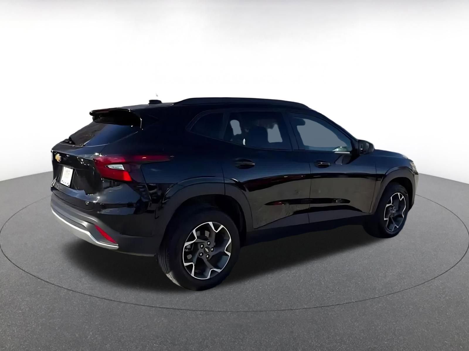 Used 2025 Chevrolet Trax LT w/ LT Convenience Package image 14