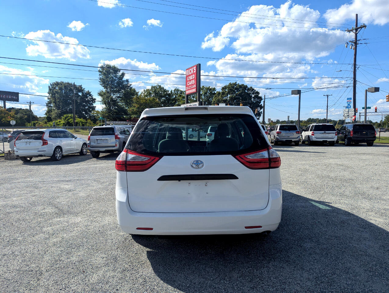 Used 2018 Toyota Sienna L image 8