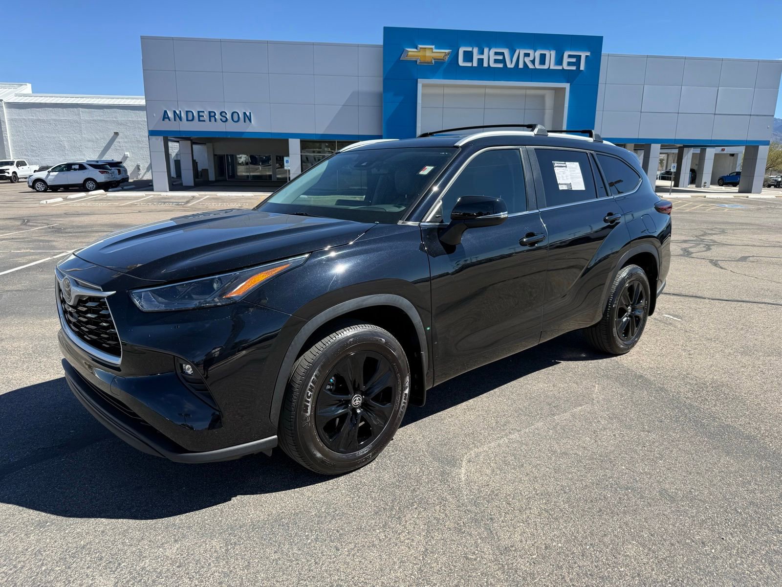 Used 2024 Toyota Highlander XLE AWD/4WD image 1