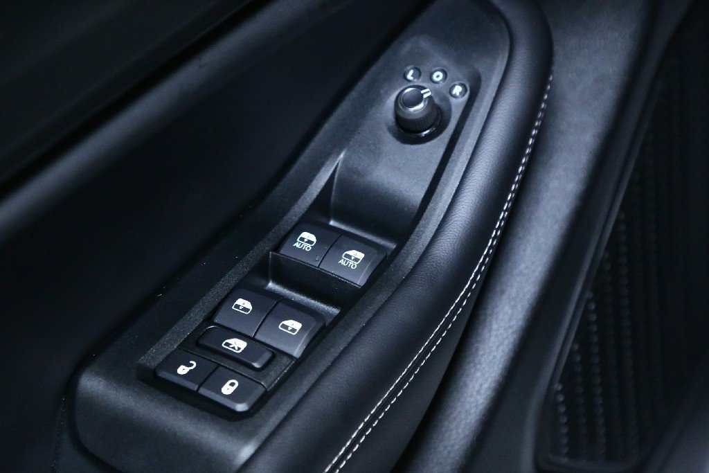 Used 2025 Jeep Grand Cherokee Altitude image 16