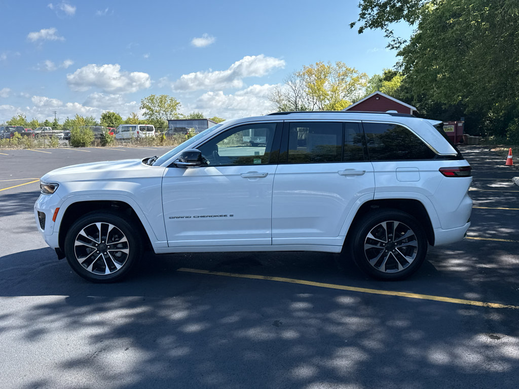 Used 2023 Jeep Grand Cherokee Overland w/ Adv Protech Group III AWD/4WD image 8