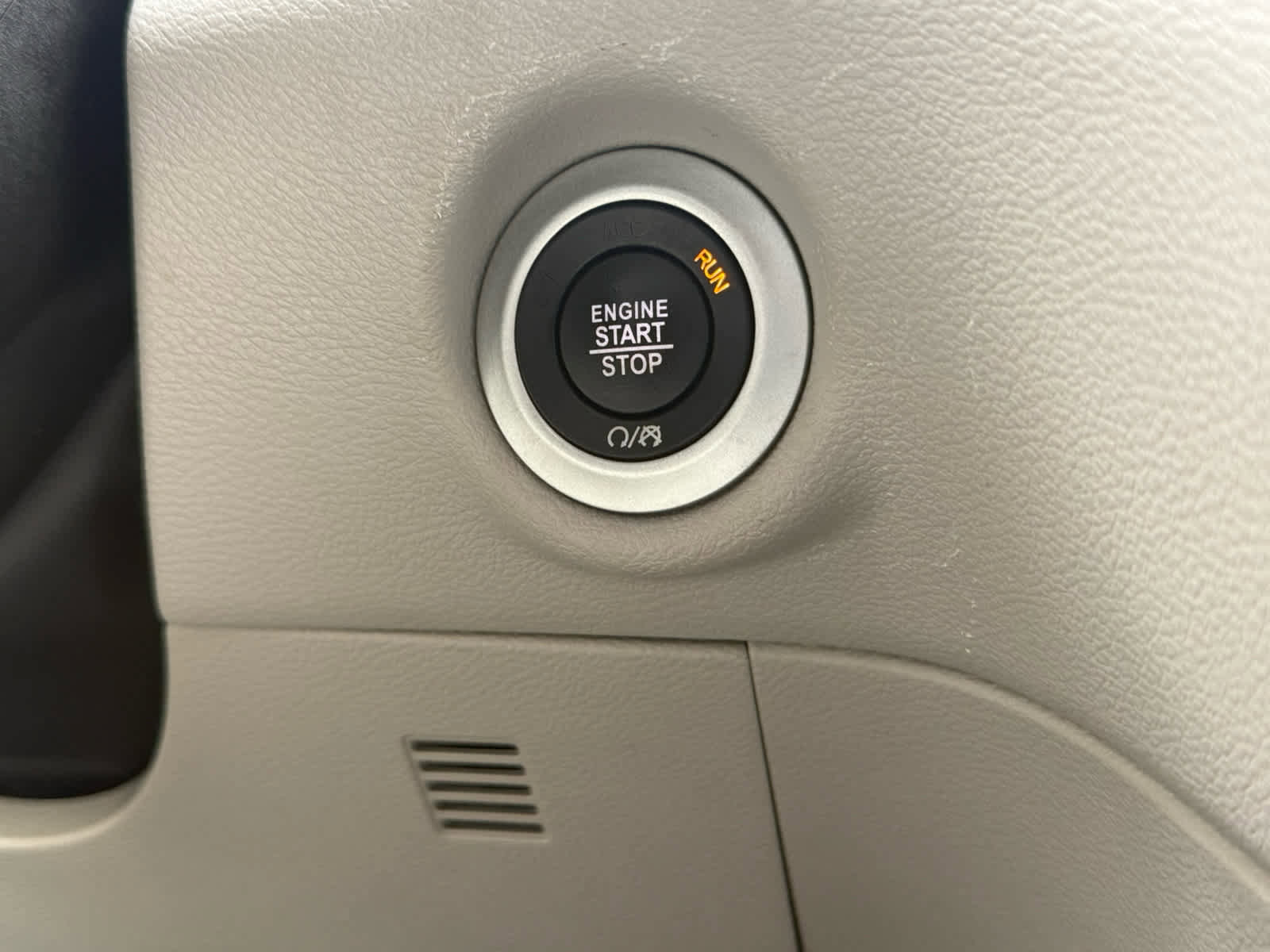 Used 2024 Chrysler Pacifica Touring-L FWD image 15