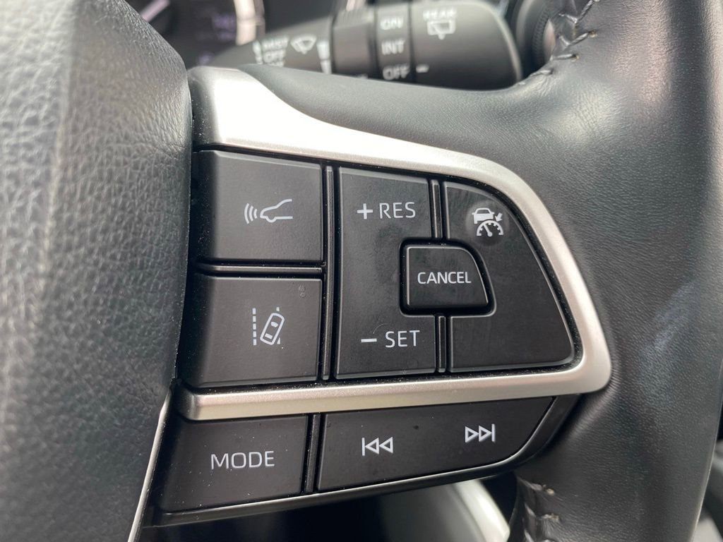 Used 2022 Toyota Highlander XLE FWD image 30