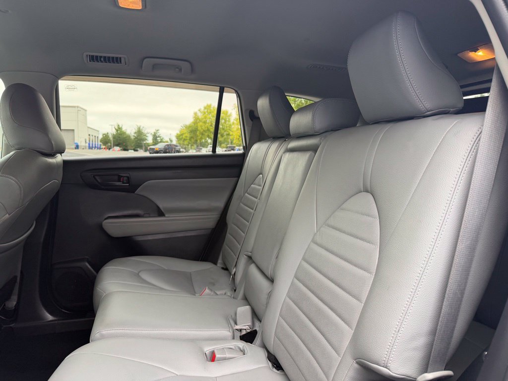 Used 2021 Toyota Highlander L FWD image 40