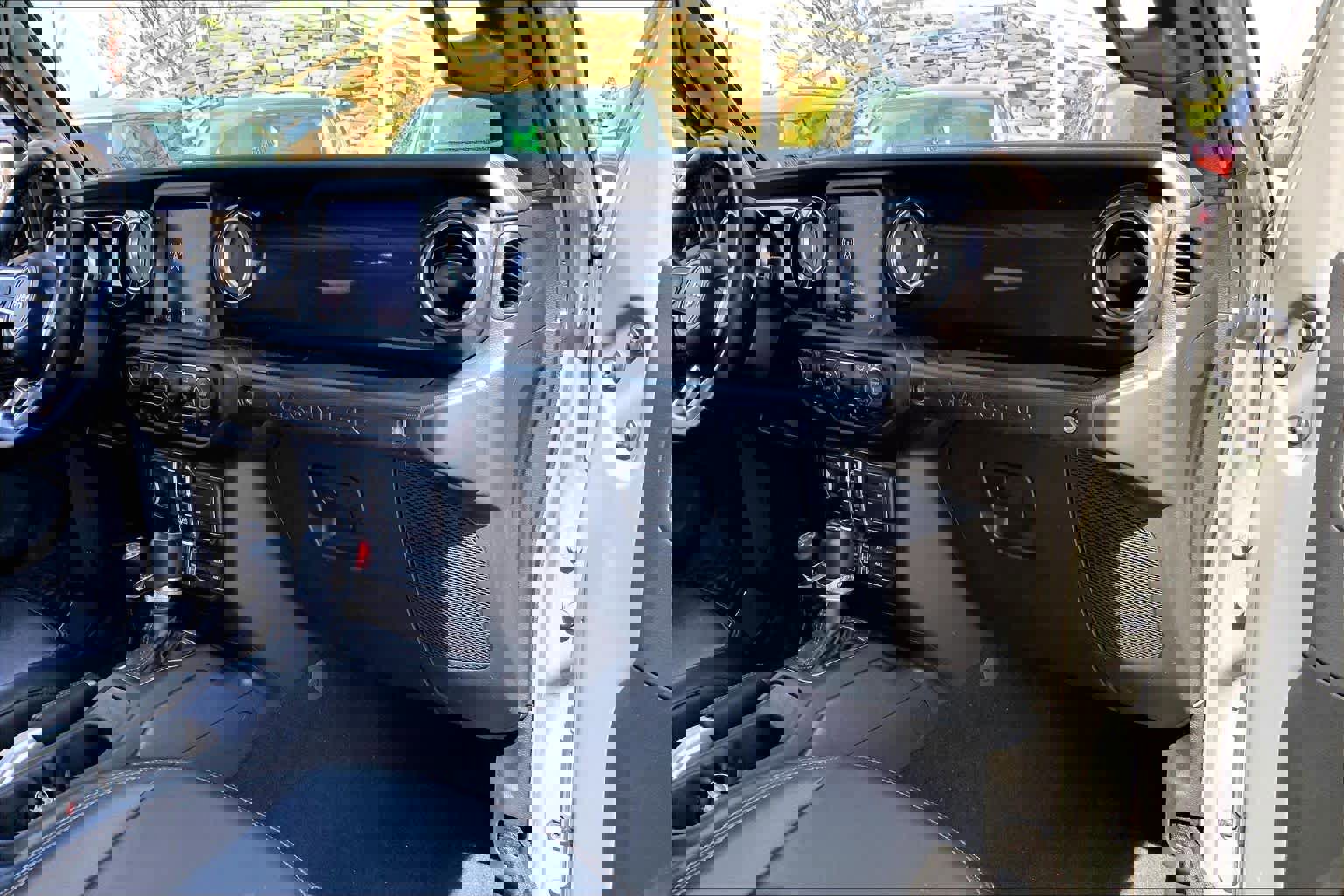 Used 2022 Jeep Wrangler Unlimited Rubicon w/ Xtreme Recon 35" Tire Package image 17