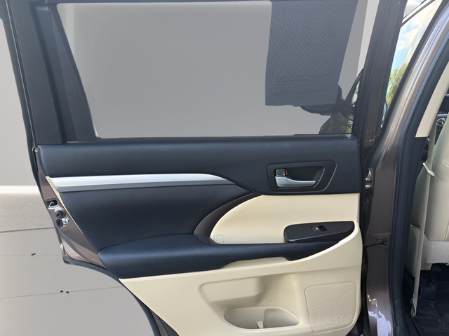 Used 2017 Toyota Highlander XLE FWD image 24