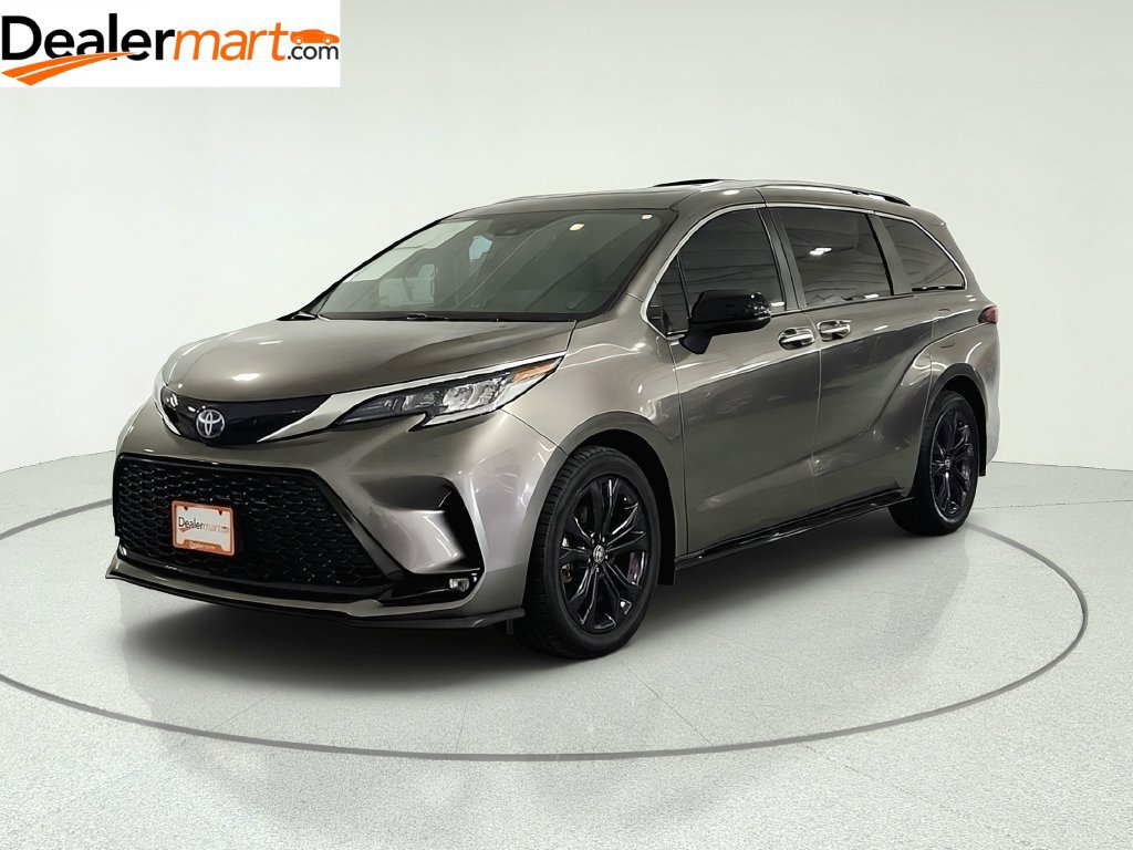 Used 2022 Toyota Sienna XSE FWD image 1