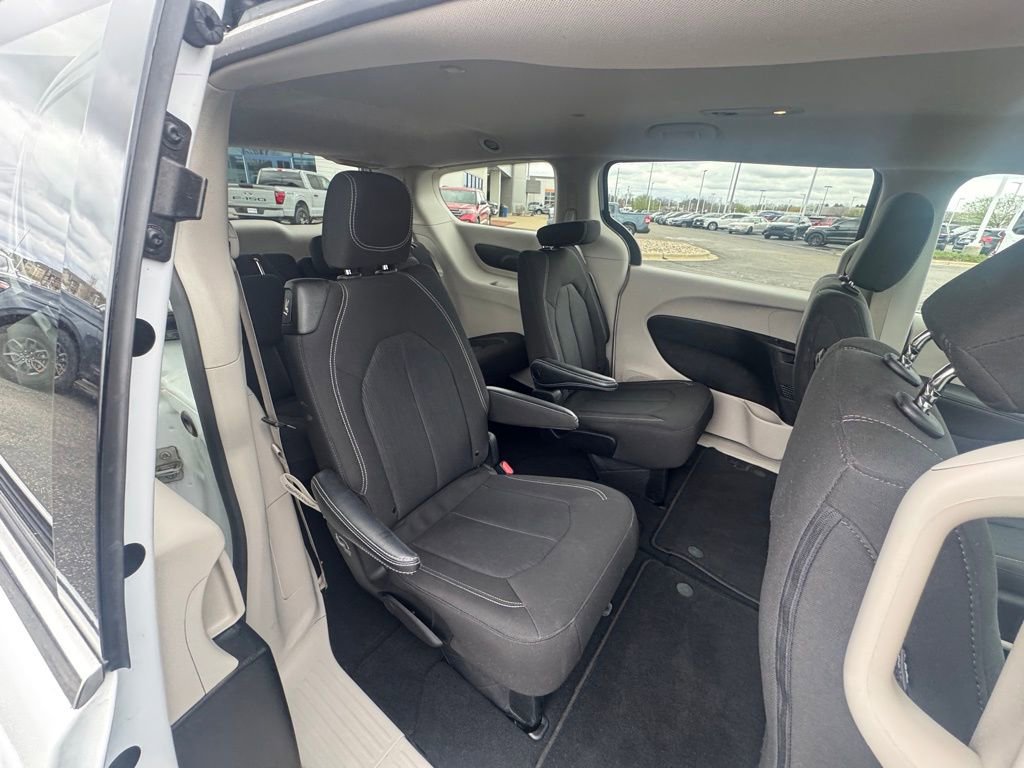 Used 2023 Chrysler Voyager LX FWD image 15