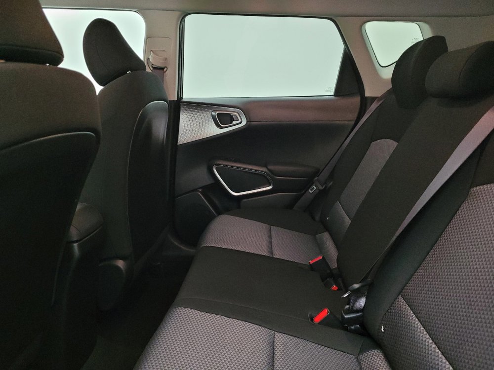 Used 2025 Kia Soul LX image 18