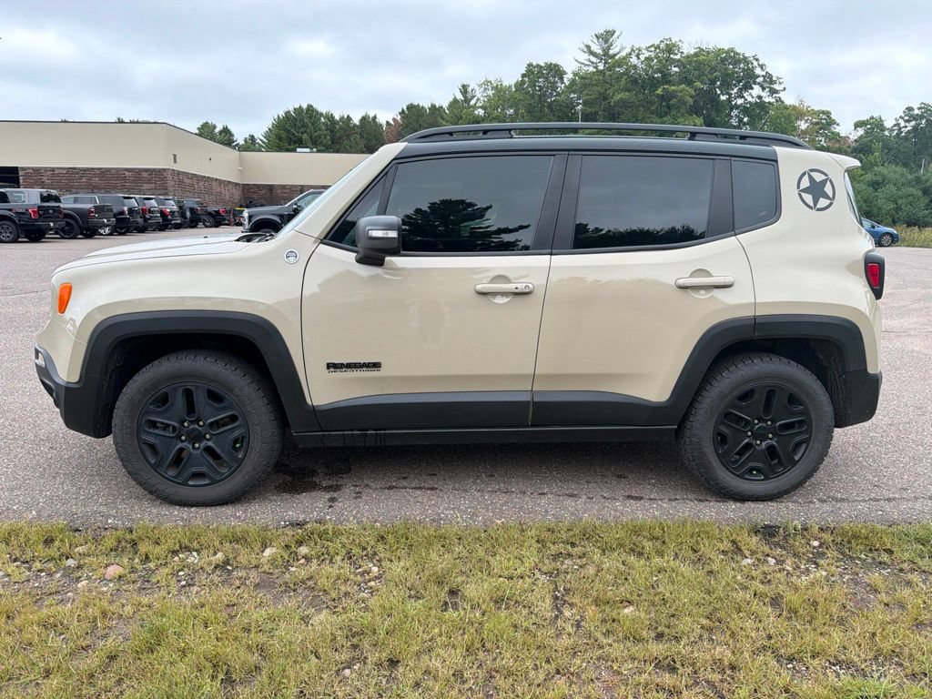 Used 2017 Jeep Renegade Trailhawk AWD/4WD image 3