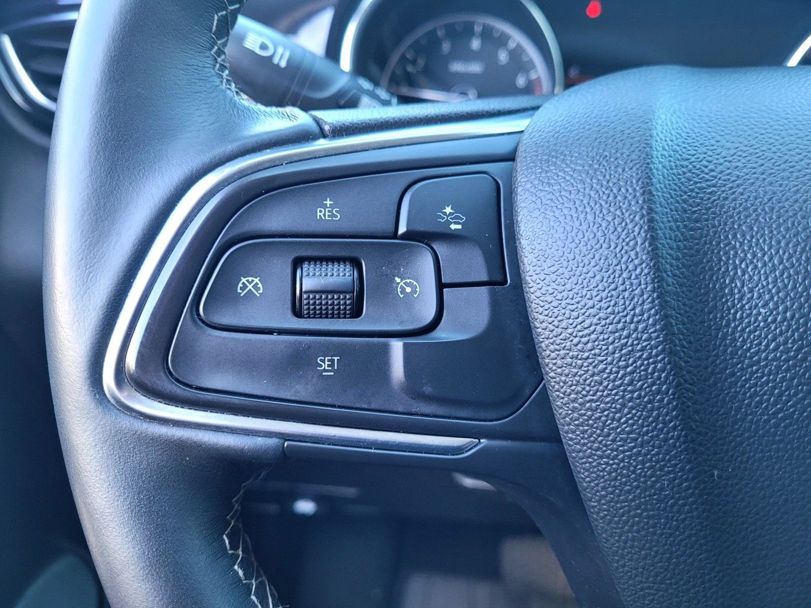 Used 2022 Buick Encore GX Preferred w/ Sport Touring Package FWD image 31