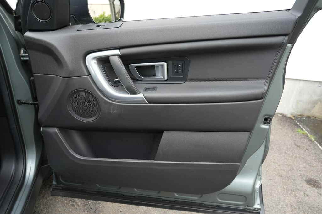 Used 2019 Land Rover Discovery Sport AWD/4WD image 36