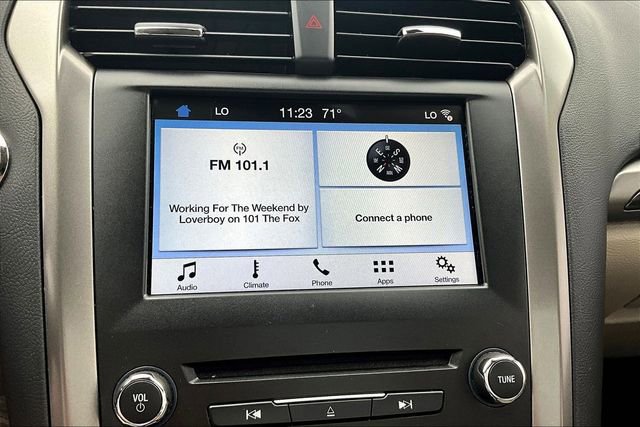 Used 2017 Ford Fusion SE w/ Fusion SE Technology Package image 15