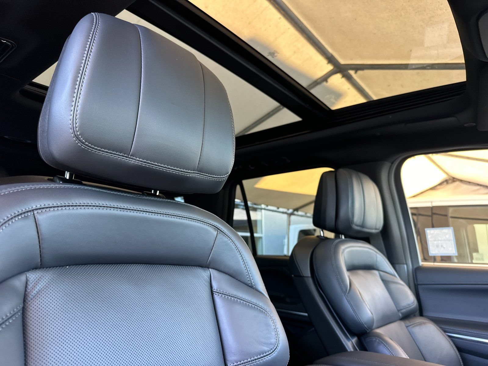 New 2026 Lincoln Navigator L Reserve w/ Jet Appearance Package AWD/4WD image 17