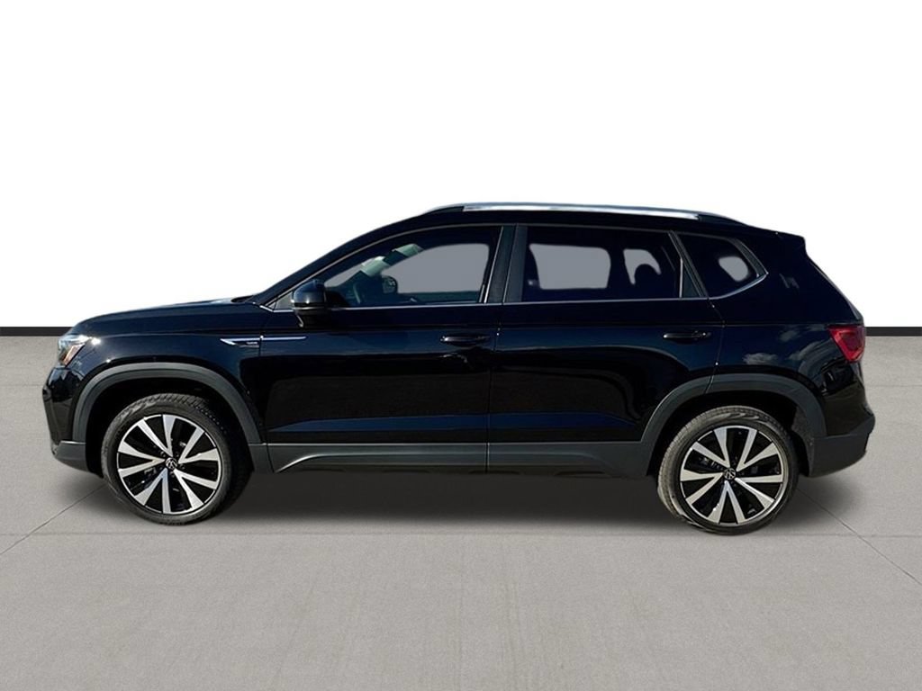 Used 2024 Volkswagen Taos SE FWD image 3