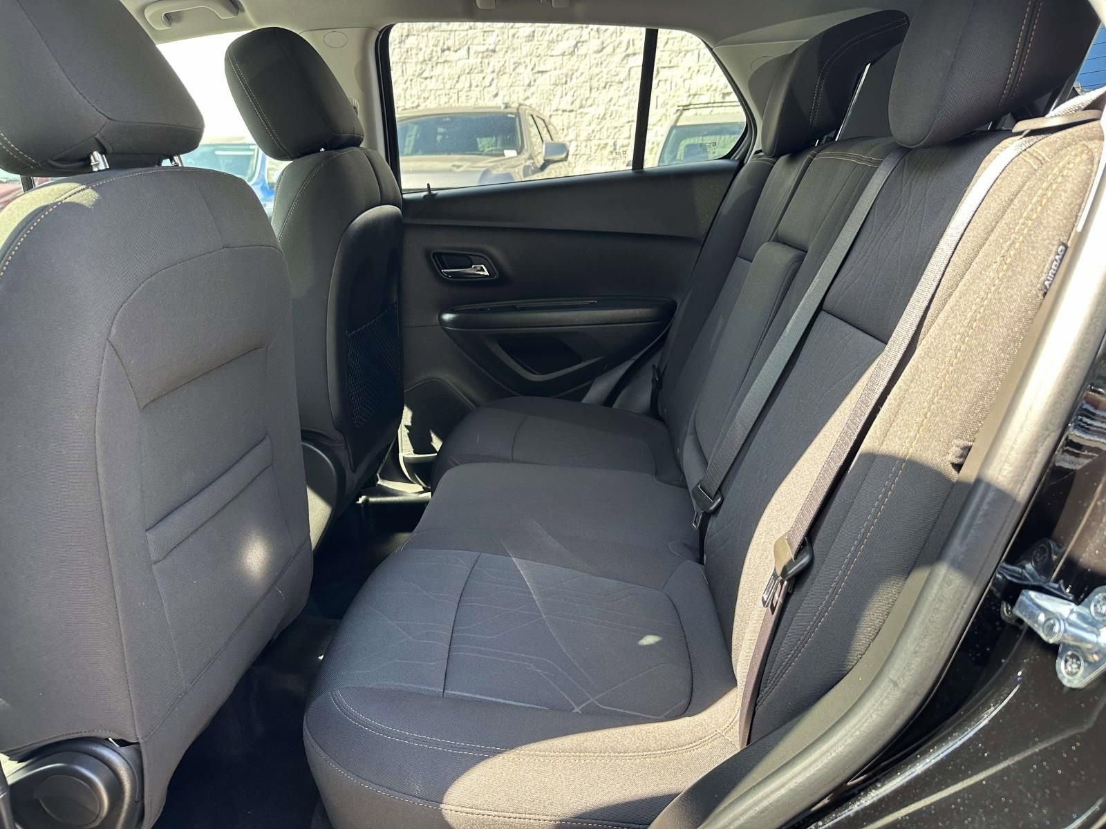 Used 2020 Chevrolet Trax LT AWD/4WD image 23