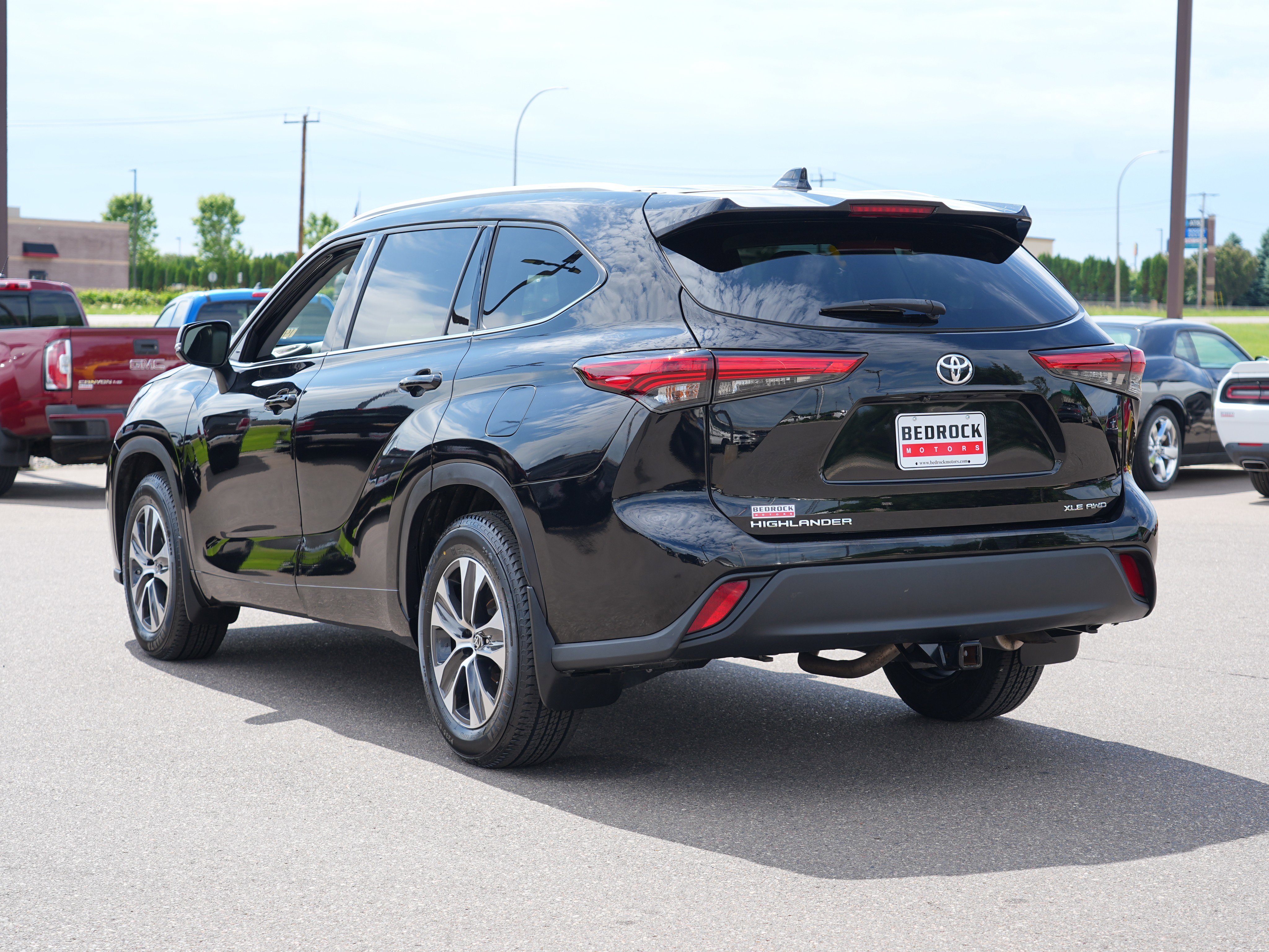 Used 2022 Toyota Highlander XLE AWD/4WD image 5