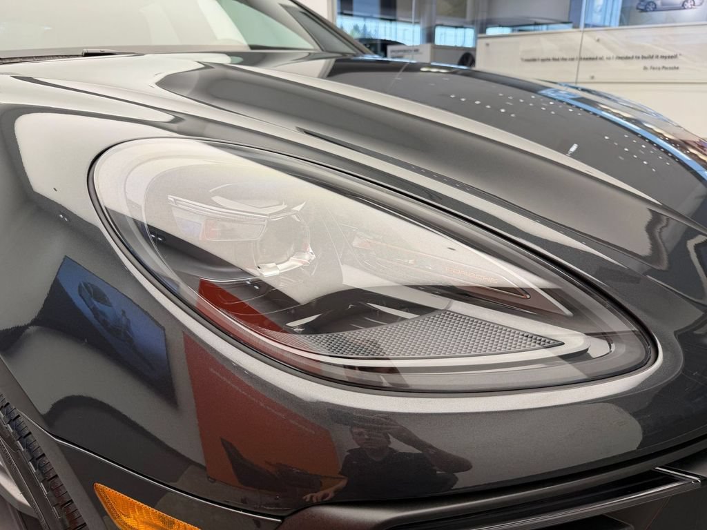Certified 2026 Porsche Macan AWD/4WD image 26