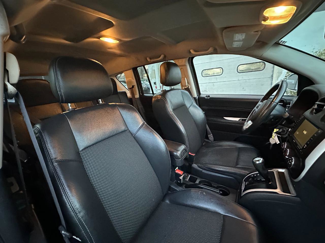 Used 2016 Jeep Compass Latitude image 34