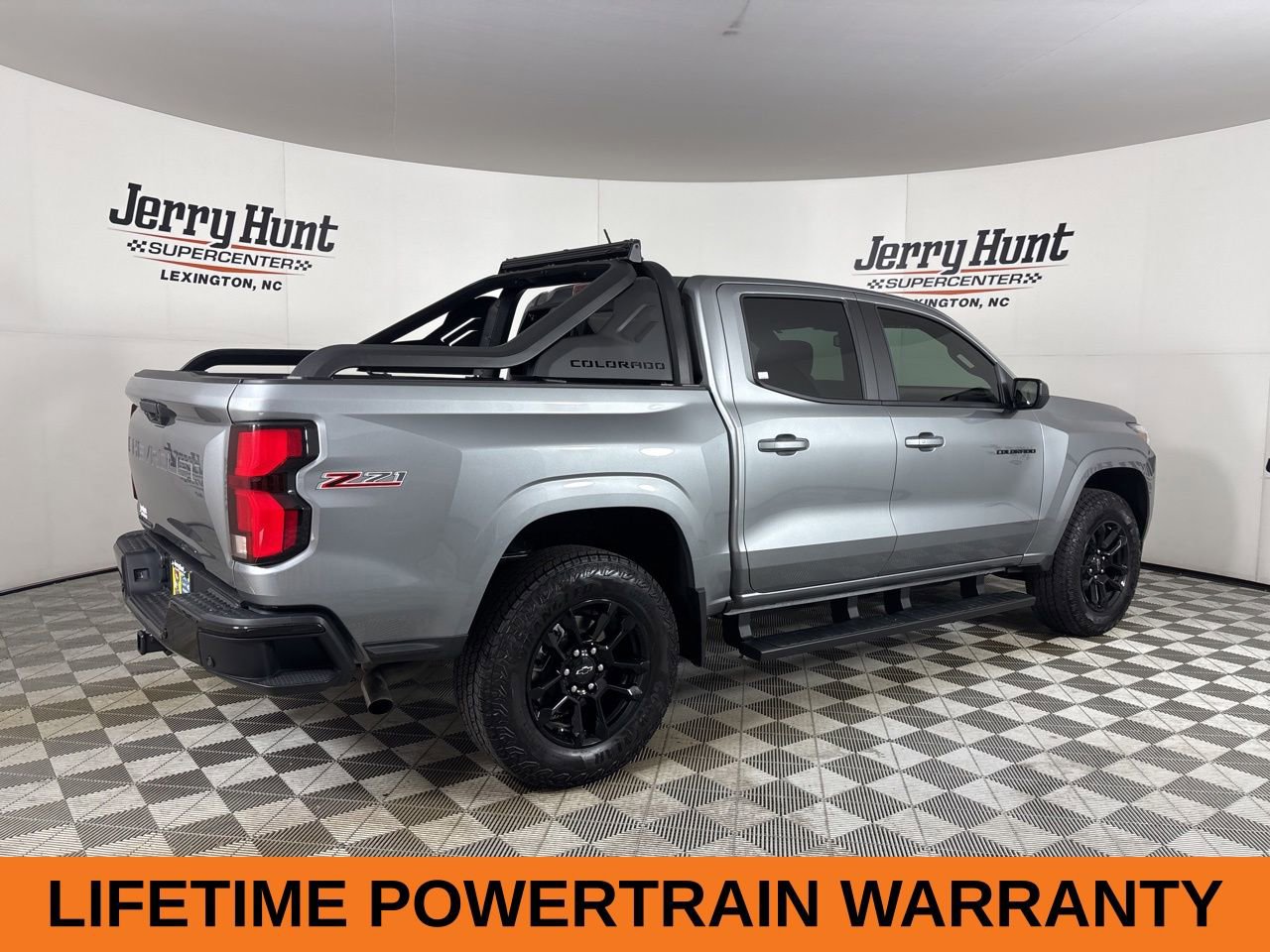 Used 2025 Chevrolet Colorado Z71 w/ Midnight Edition image 5