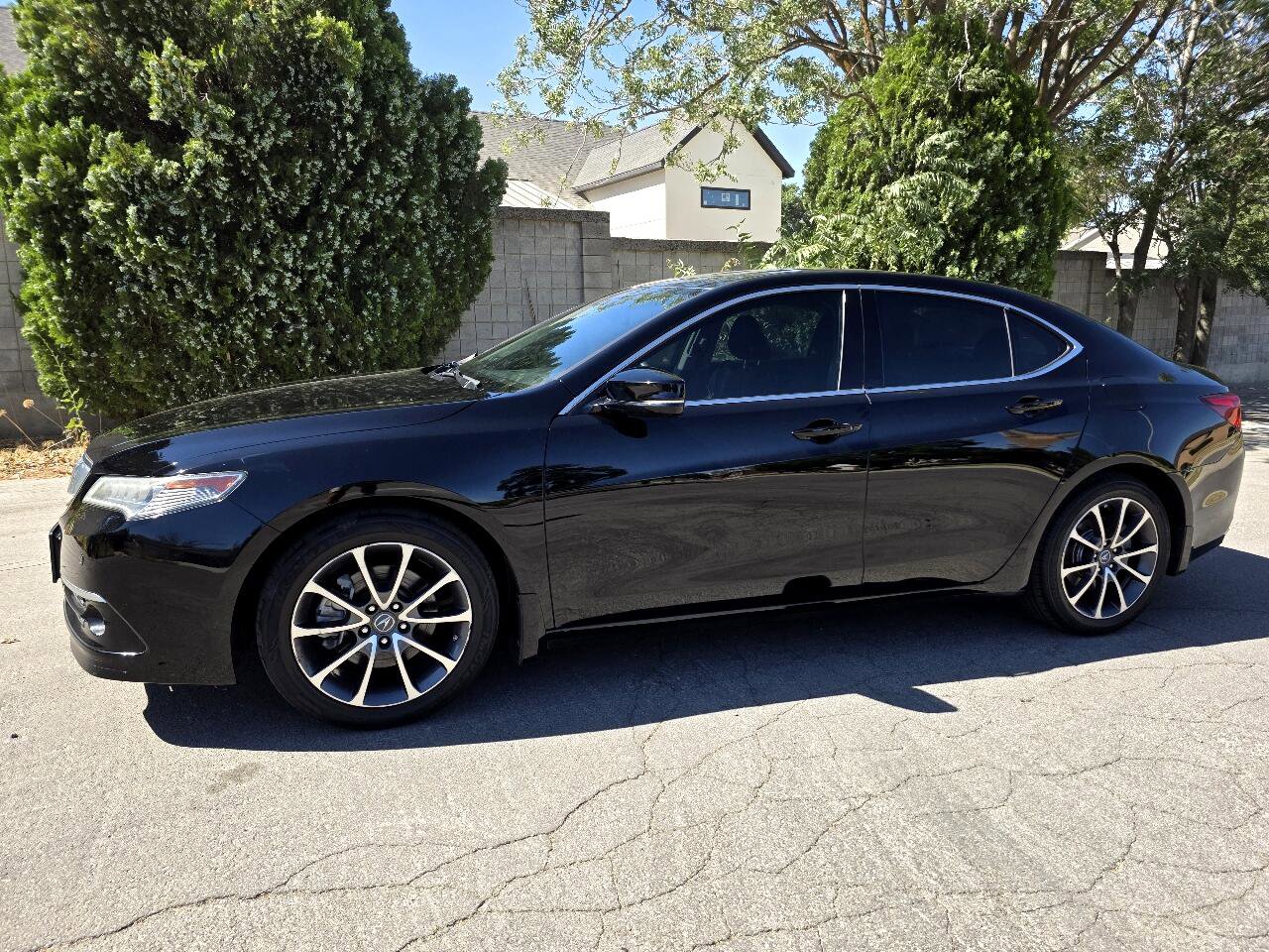 Used 2017 Acura TLX V6 SH-AWD w/ Advance Package image 2