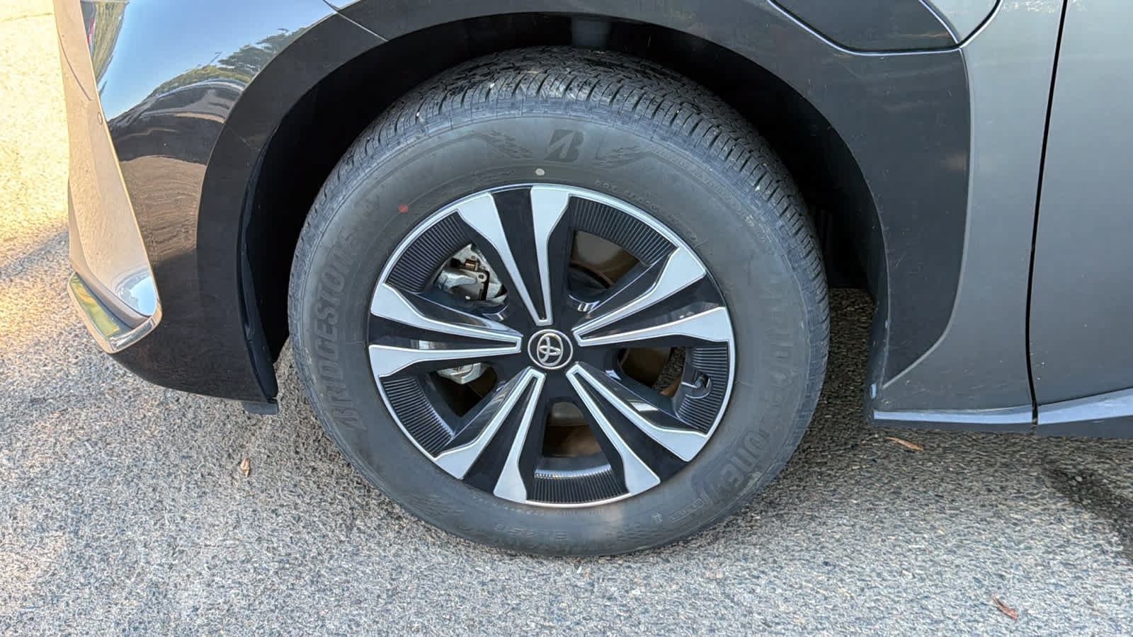 Used 2024 Toyota bZ4X FWD image 9