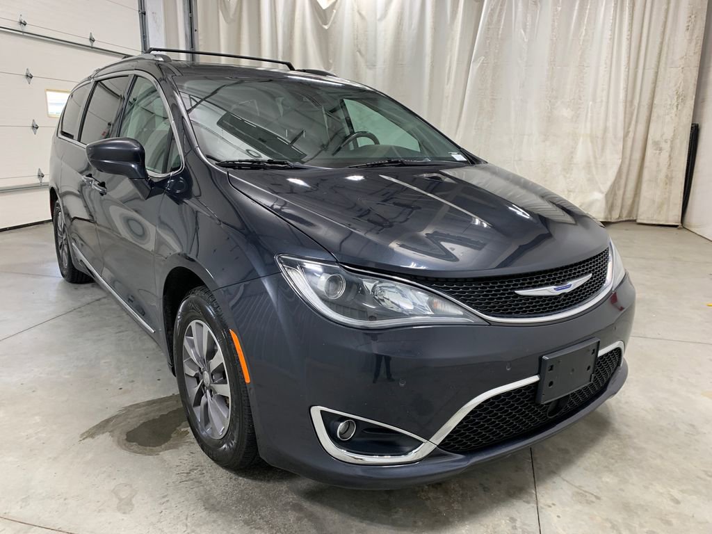Used 2019 Chrysler Pacifica Touring-L Plus w/ Advanced Safetytec Group FWD image 2